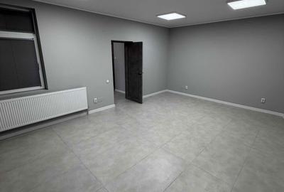 Spațiu comercial, de 70 mp, în Central - 7