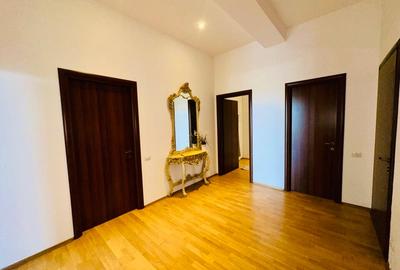 Aleea Privighetorilor- Penthouse 833 mp utili mobilat complet 3600 Euro + TVA - 4