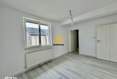 Casă cu 4 camere cu Teren 300 Mp în Domnești - 2