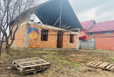 Casa la rosu-constructie solida din caramida - Dumbrava Rosie - 10