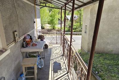 Casă cu 2 camere cu Teren 274 Mp în Central