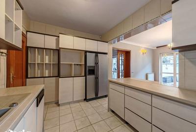 Casă cu 7 camere cu Teren 600 Mp în Central - 17