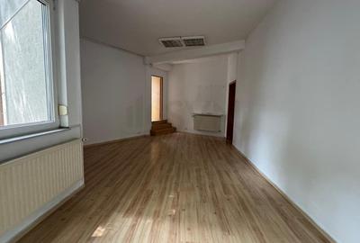 Casă individuală cu 10 camere cu Teren 402 Mp în Lacul Tei - 3