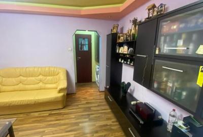 Bdul.1 Decembrie 1918.Apartament 3 camere. - 2