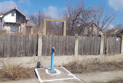 Casă cu 2 camere cu Teren 1500 Mp în Central - 1