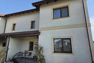 Casă cu 5 camere cu Teren 300 Mp în Dumbrăvița