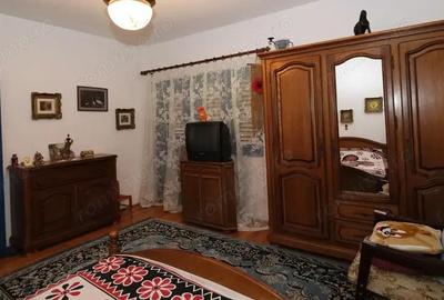 Vanzaere casa superba si 4000 mp teren la munte in Cheia Prahova cu parau care trece prin gradina - 8