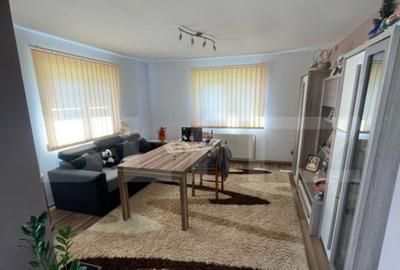Casa cu 3 camere, 90 mp, 2 anexe gospodaresti si teren de 30 - 8