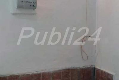Spațiu comercial, de 50 mp, în Central - 3