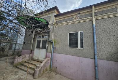 Casă cu 3 camere cu Canalizare în Banu Manta - 1