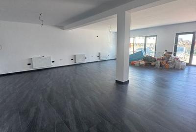 Spațiu comercial, de 100 mp, în Central