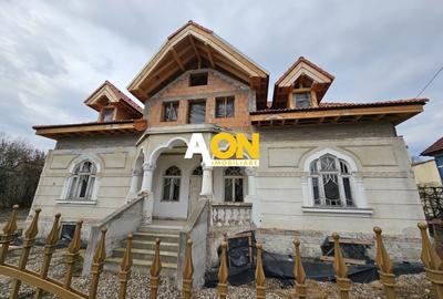 Casă individuală cu 11 camere cu Canalizare în Central - 3