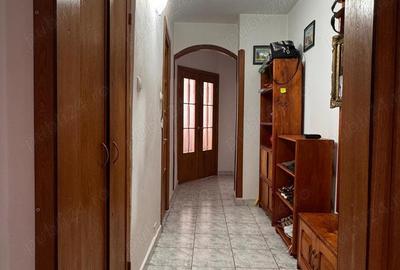 Apartament cu 3 camere decomandat în Central - 1