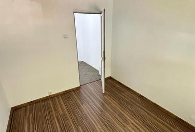 Spațiu comercial, de 50 mp, în Central - 3