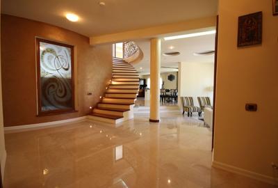 O casa deosebita cu Piscina - 5