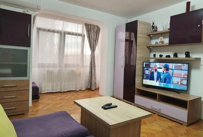 Apartament cu 3 camere semidecomandat, mobilat în Brotăcei