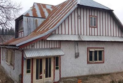 Casă cu 3 camere cu Teren 3900 Mp în Poiana Stampei - 9