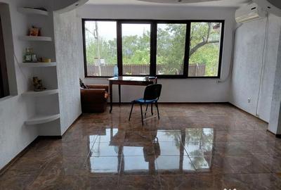 Casă cu 4 camere cu Teren 522 Mp în Central - 2