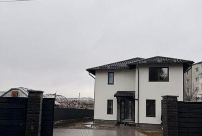 Casă individuală cu 4 camere cu Canalizare în Est - 1