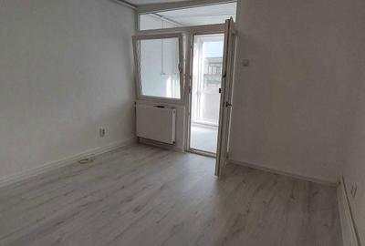 Garsonieră semidecomandată în Tractorul