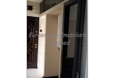 Apartament cu 2 camere semidecomandat în Km 4 - 7
