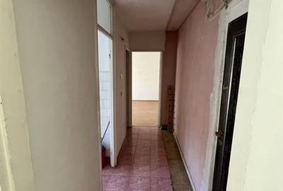 Apartament cu 3 camere semidecomandat în Calea București - 2