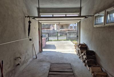 Brezoi, zona centrala, dar linistita, casa cu 5 camere - 7