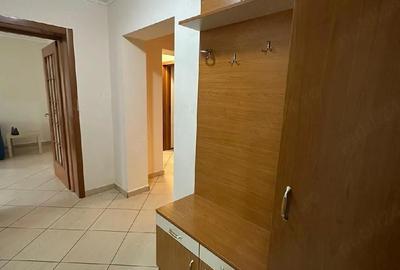 Apartament cu 3 camere decomandat în Centrul Civic