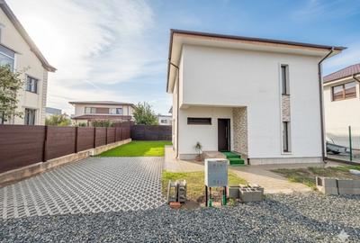 Casă individuală cu 4 camere cu Canalizare în Odăi