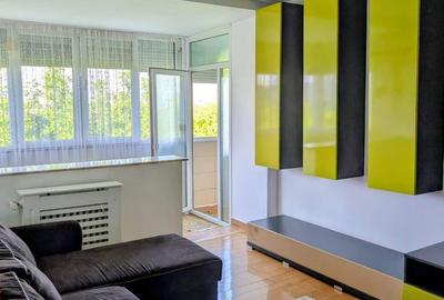 Apartament cu 2 camere semidecomandat în Tei