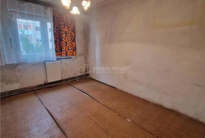 Apartament cu 4 camere decomandat în Rovine - 2