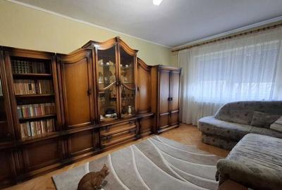 Apartament cu 3 camere în Decebal