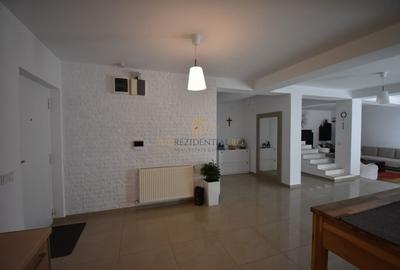 Duplex cu 4 camere cu Canalizare în 1 Decembrie - 4