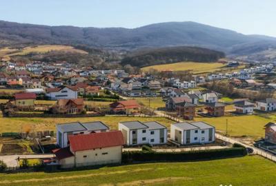 Casă cu 4 camere cu Teren 235 Mp în Central