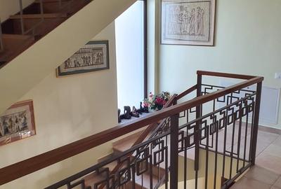 Casă cu 6 camere cu Teren 500 Mp în Central