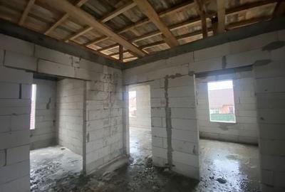 Casă cu 7 camere cu Teren 486 Mp în Lumina - 8