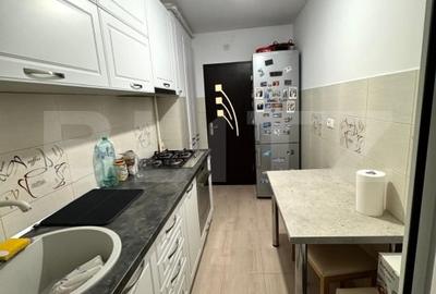 Apartament de vanzare, cu 3 camere, decomandat, etaj 1, zona Tractorul - 4