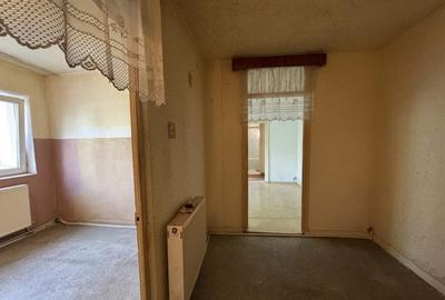 2 cam, etaj 1, 53 mp, fara imbunatatiri, zona Carrefour - 1