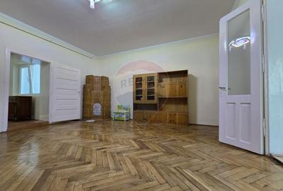 Casa / Vila cu 5 camere de vanzare in zona Central Casa / Vila cu 5 camere de vanzare in zona Central - 8