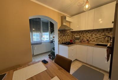 Apartament spatios cu 3 camere, decomandat, 65 mp utili + balcon 3 mp - Soarelui - 6