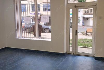 Spațiu comercial, de 48 mp, în Central - 4