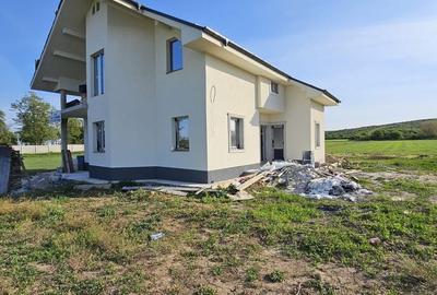 Casă individuală cu 4 camere cu Canalizare în Oncea - 1
