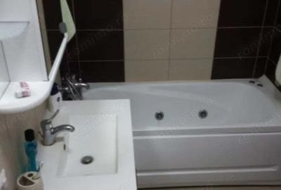 Apartament cu 3 camere semidecomandat în Girocului - 1