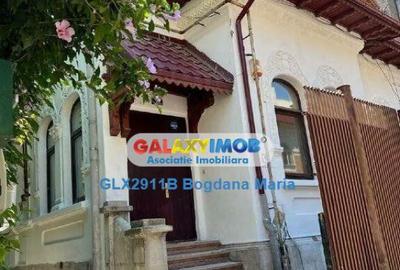 Vila - Floreasca Necesita Renovare