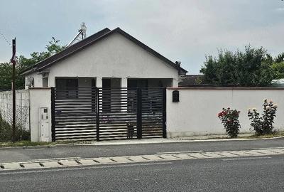 Casă cu Teren 330 Mp în Corbu - 1