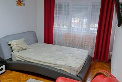Apartament cu 3 camere decomandat în Exterior Vest