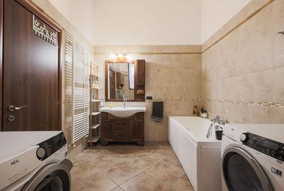 Apartament ultracentral cu 3 camere, 2 băi și curte privată - 9
