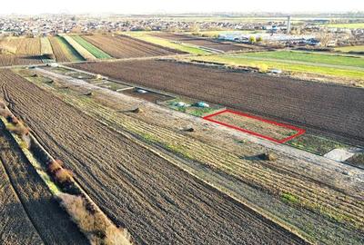 Teren intravilan 743 mp la intrarea in Odoreu - 2