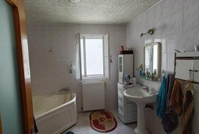 Casa de vanzare - complex imobiliar - 13