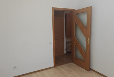 Apartament 3 camere liber la vanzare zona Astra - 9